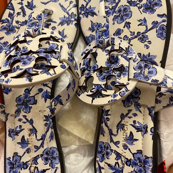 Tory Burch millers 8.5 - Picture 2 of 4